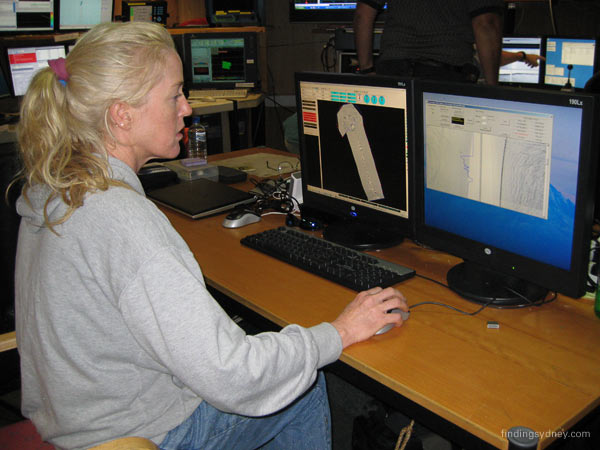 The sonar logging and interpretation station.